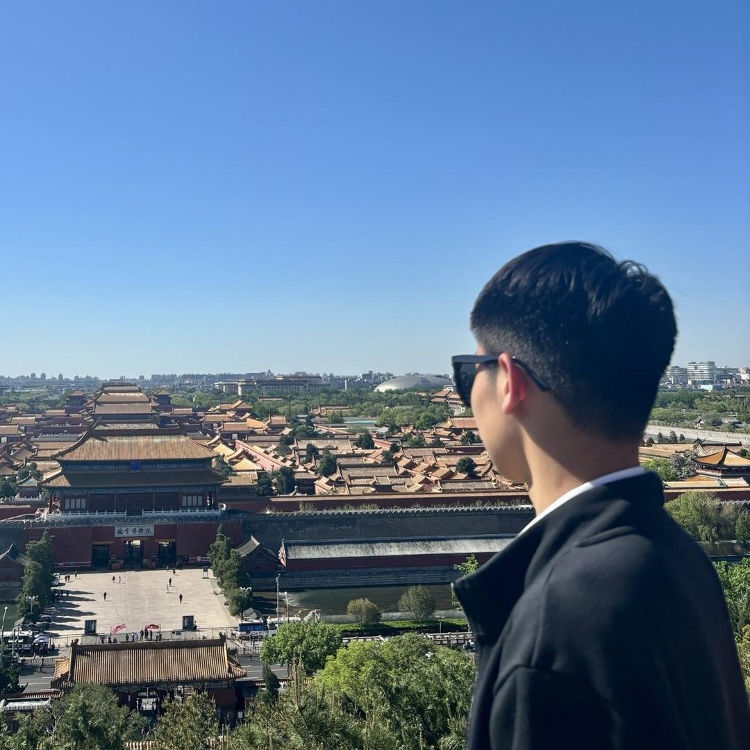 骑着丈母娘去镇上吃快餐.