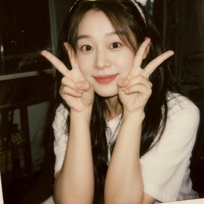 “薇薇泛红 💐