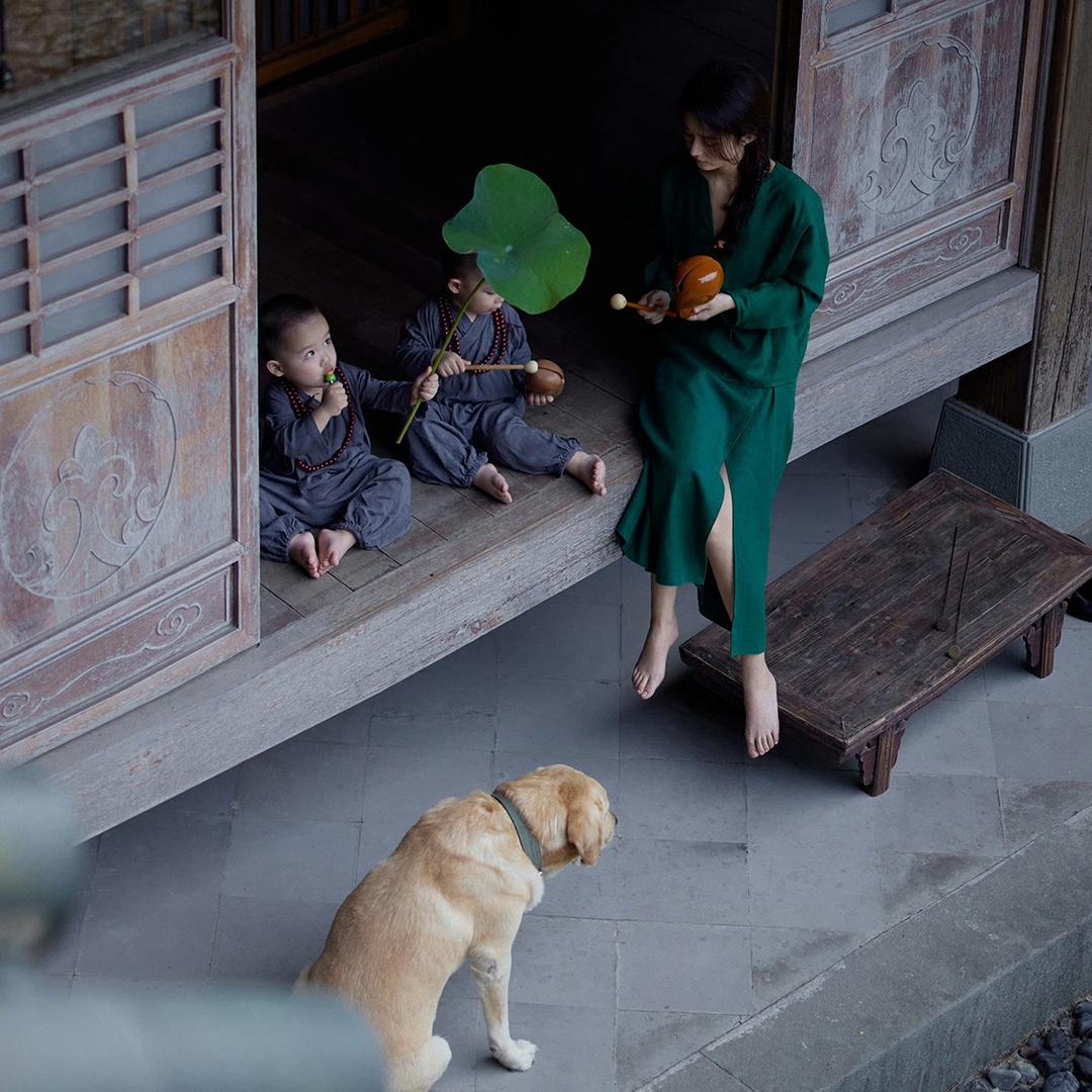 小河边唱歌