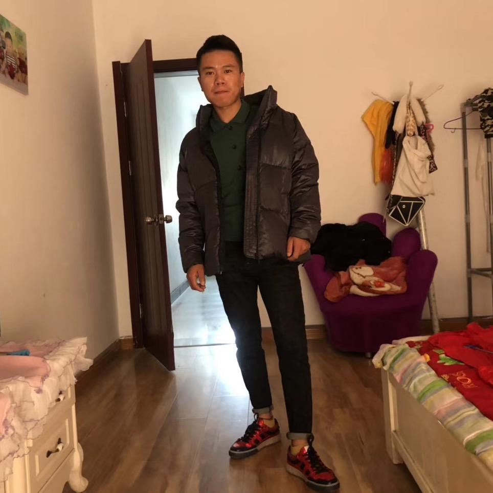 侯文浩。