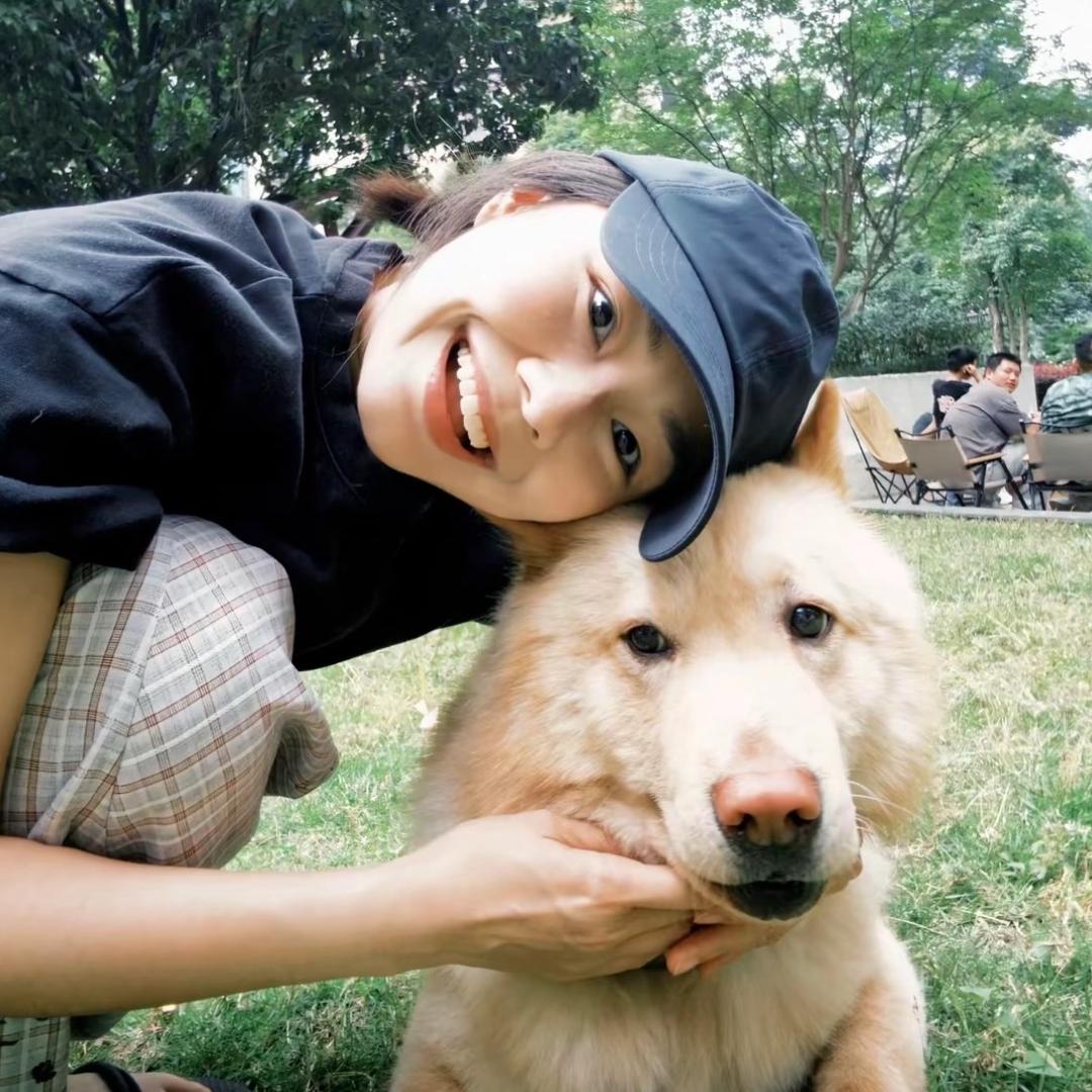 咪咪是个窝里横