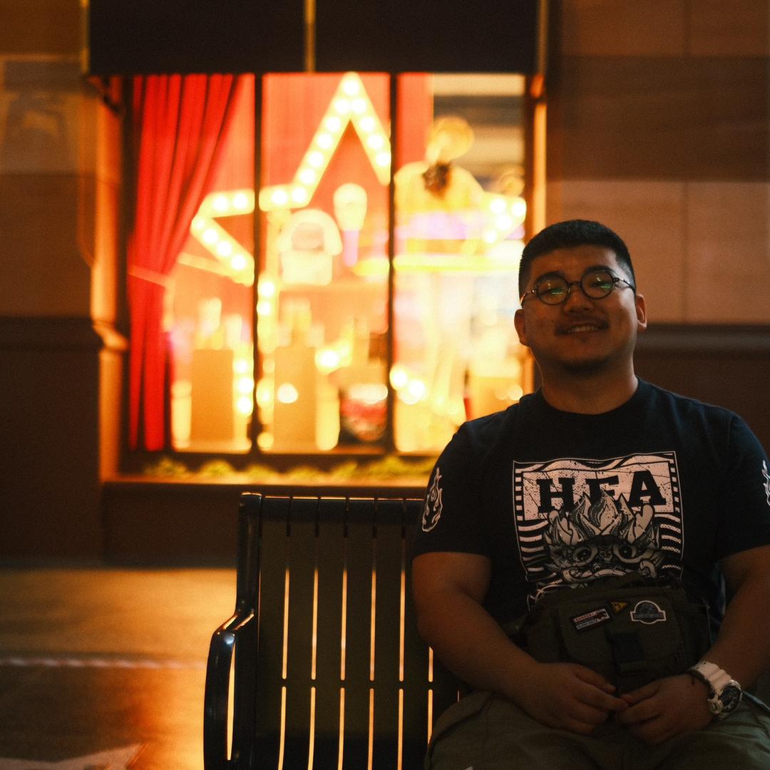 东。