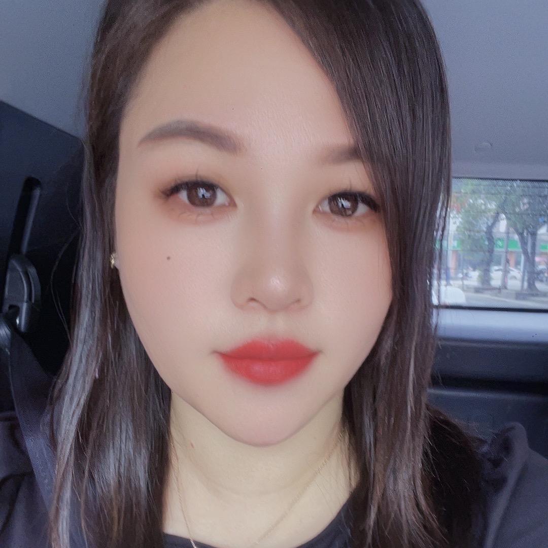 释睿尔与美胸皇后融水店
