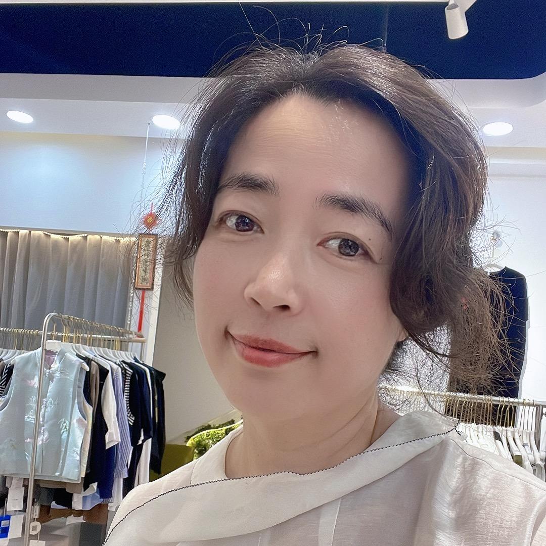 丹东市衣饰足行女装店