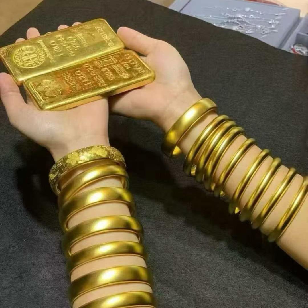 卖珠宝的小姐姐