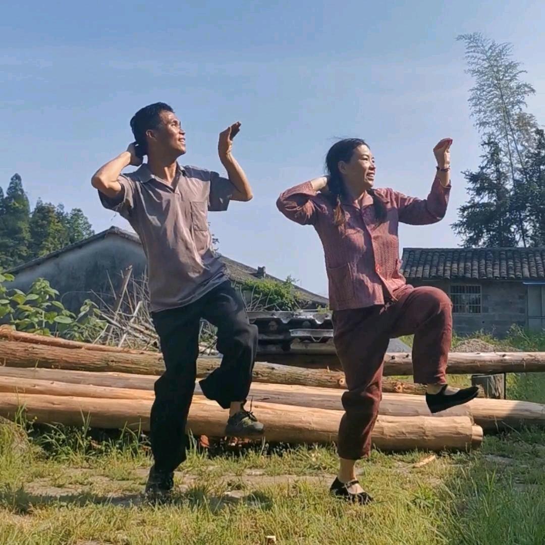 小英夫妻：温州一家人@抖音