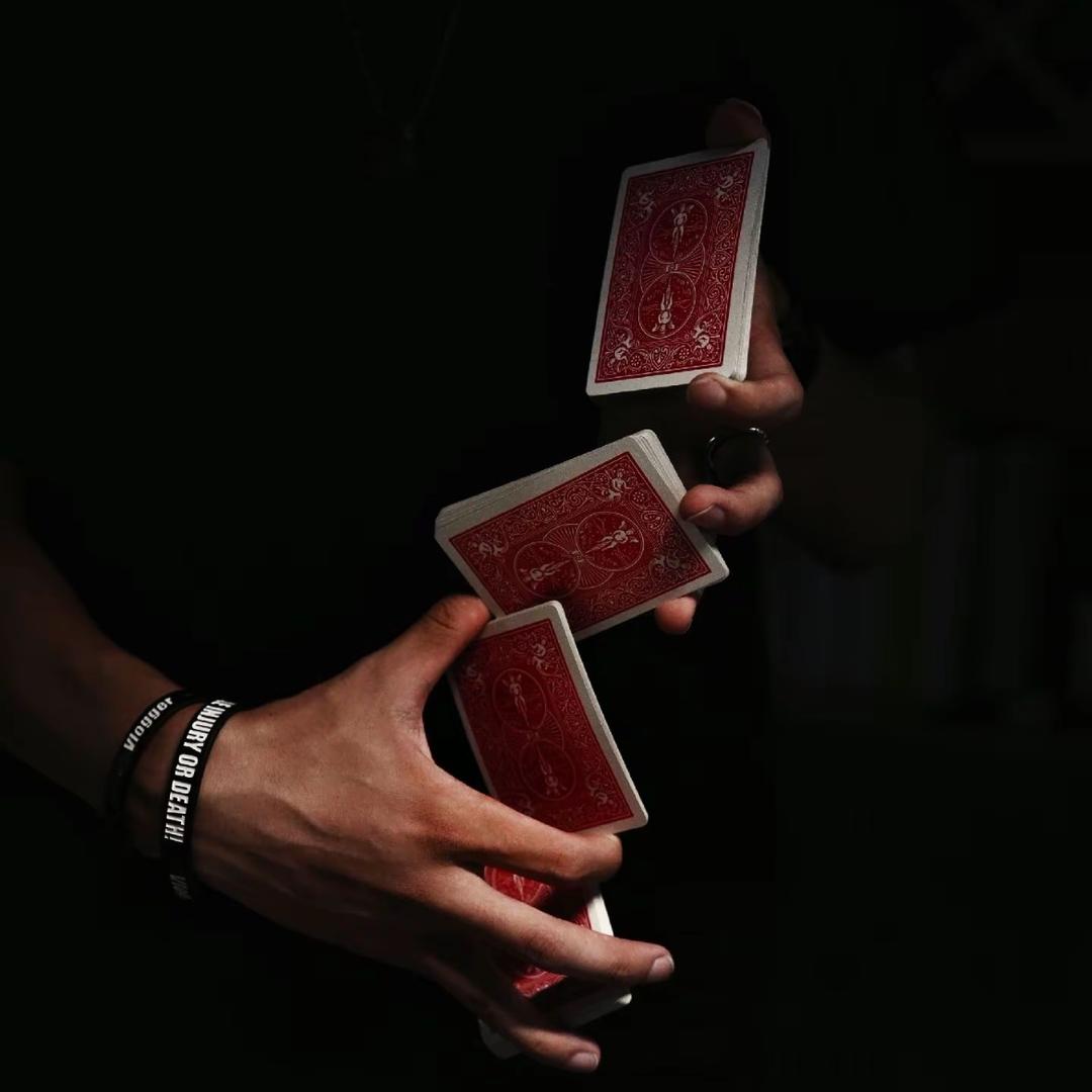 会点魔术的嘉豪