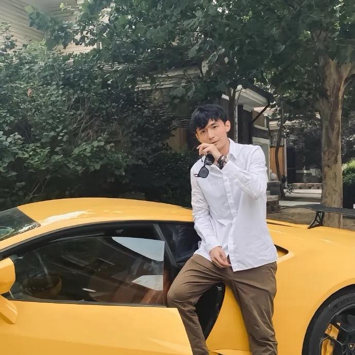 专踢瘸子那条好腿