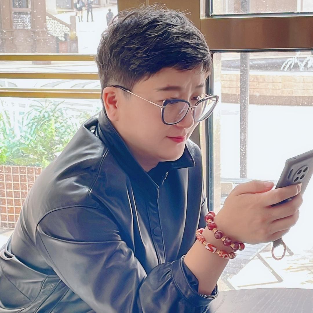 深圳市黄慕扬服装有限公司企业店