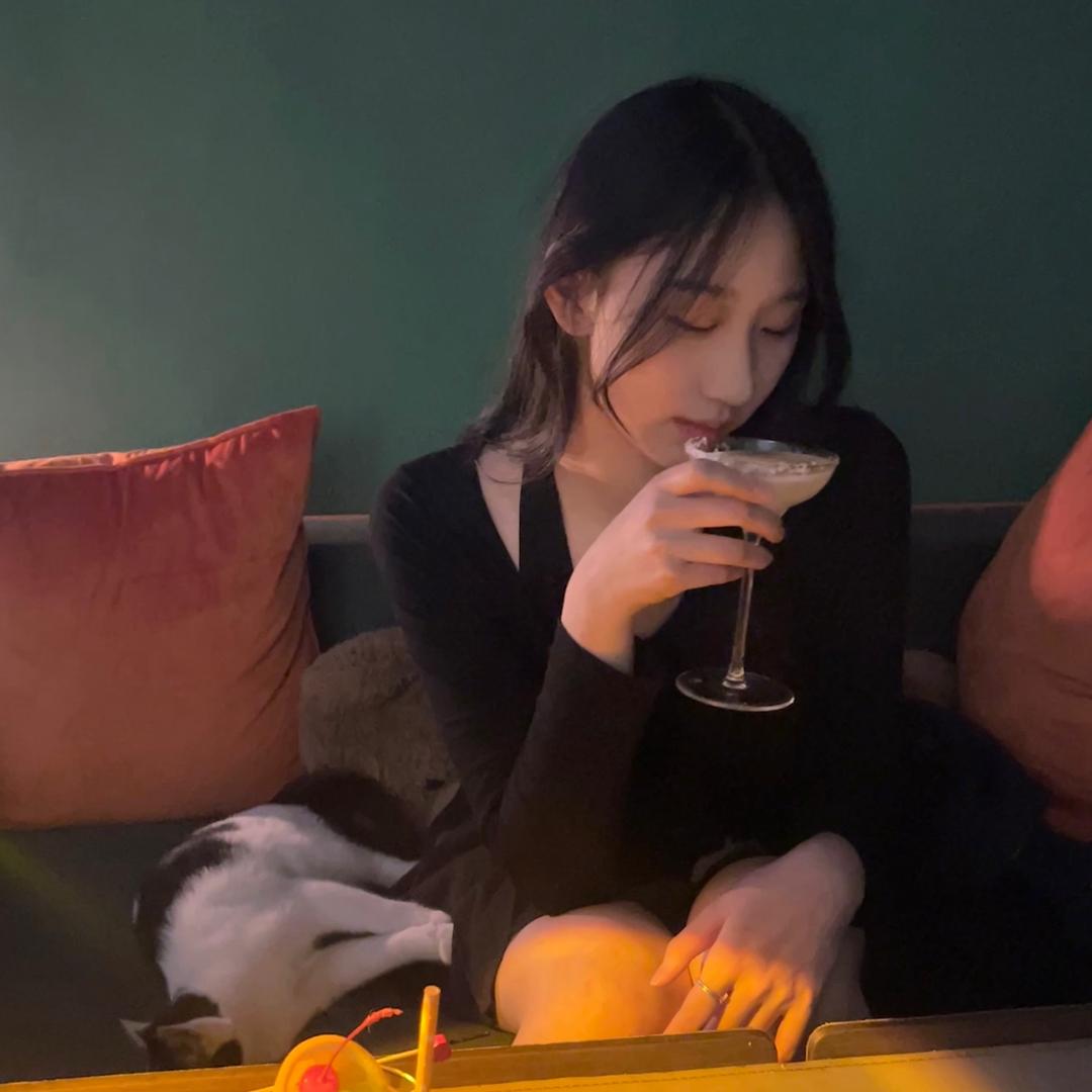小鱼^•~•^