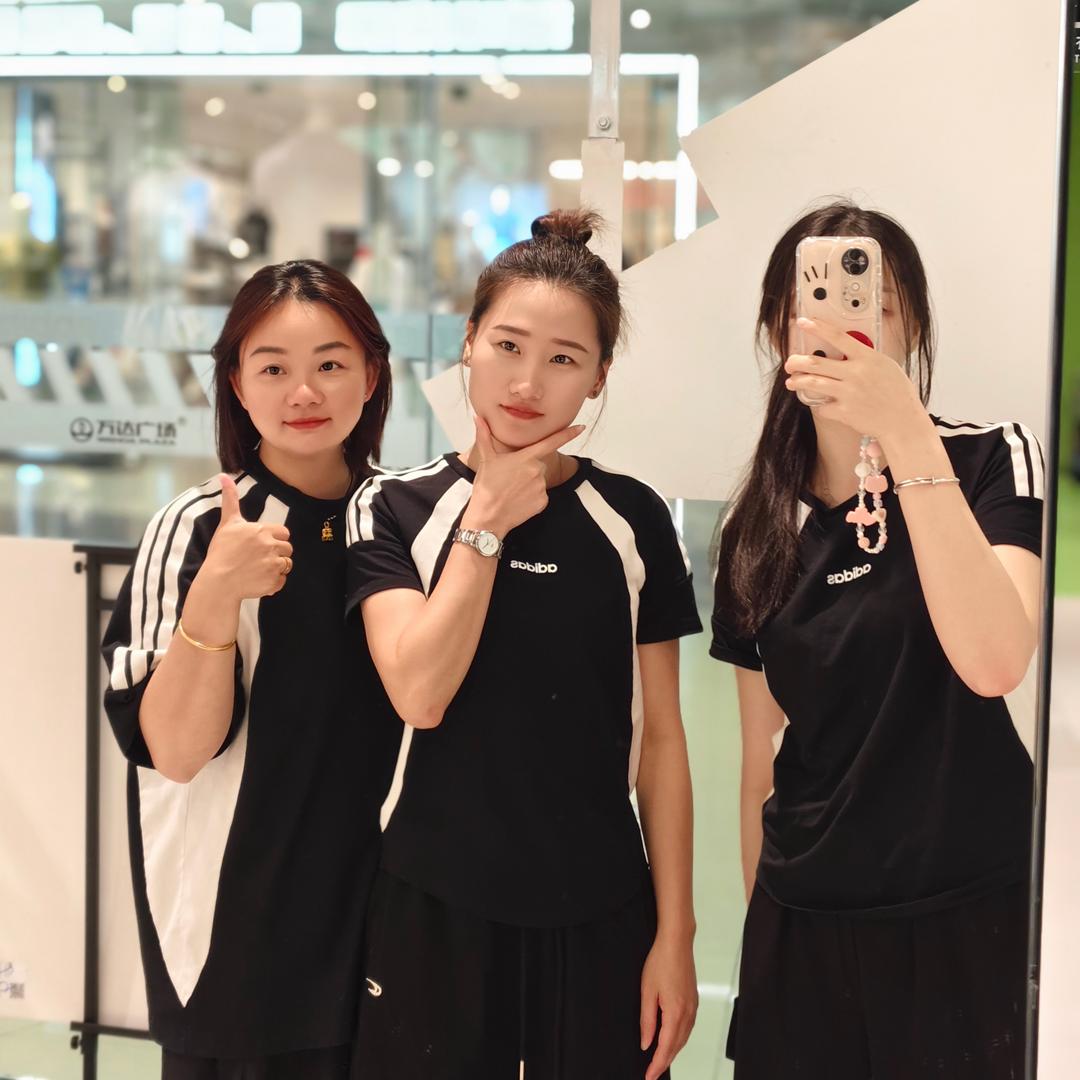 adidas店长（东源万达广场店)