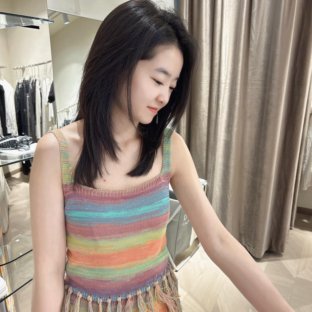 四季与你女装集合店.UNU