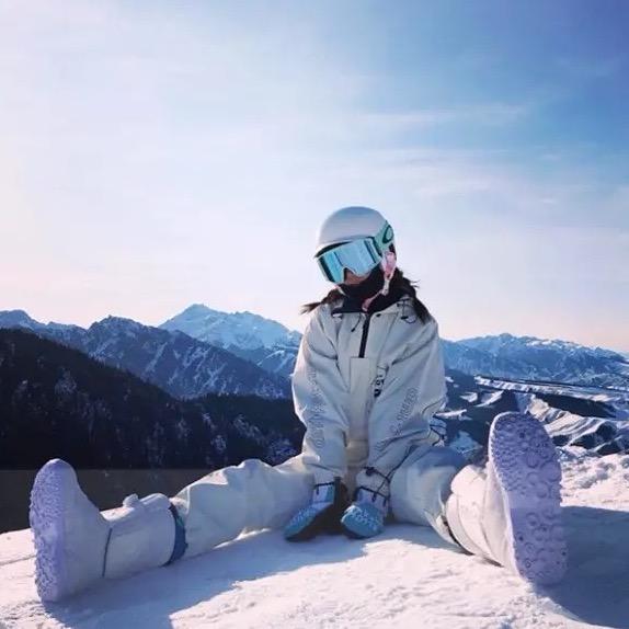 穿蒙蒙去滑雪山