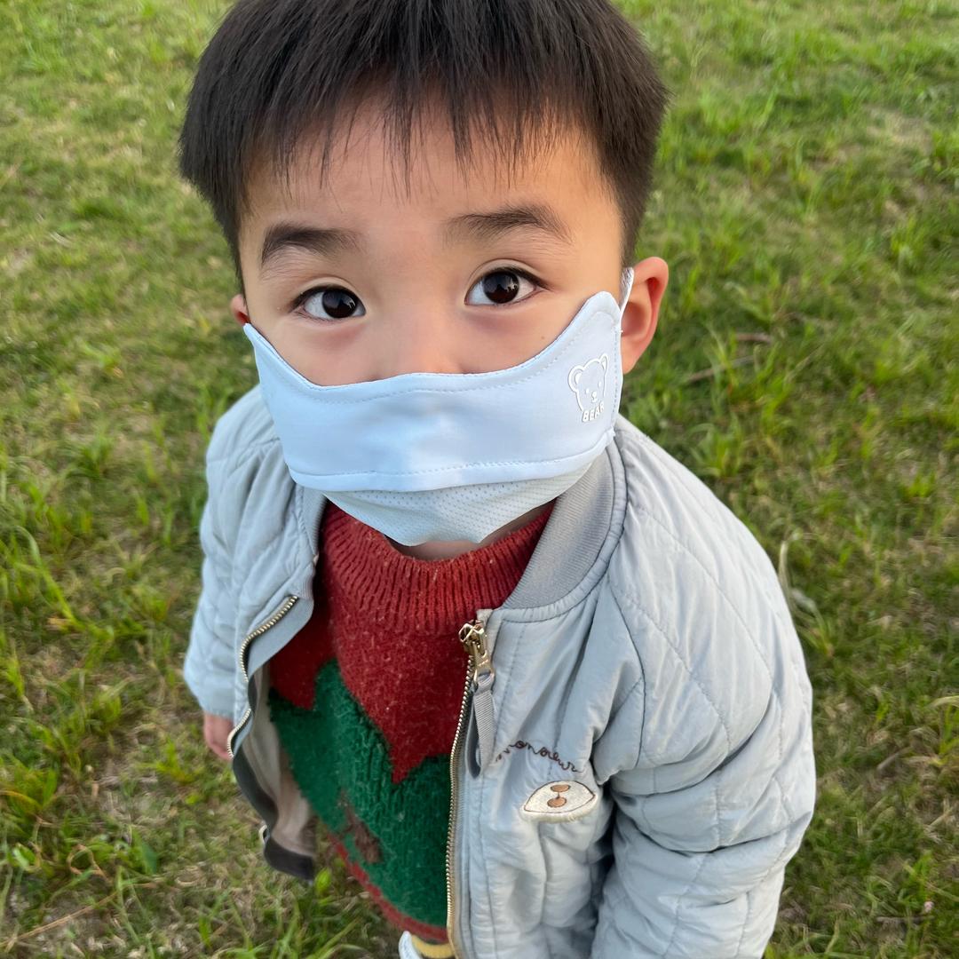 奥特曼眨巴巴.