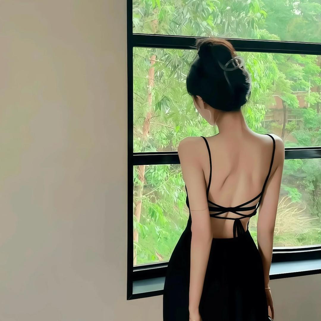 腼腆小美.