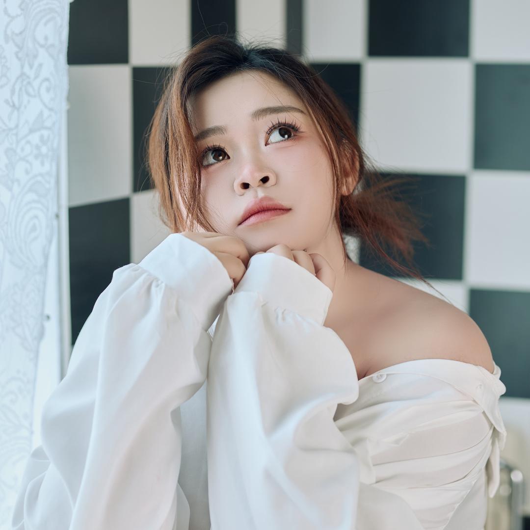萌萌.