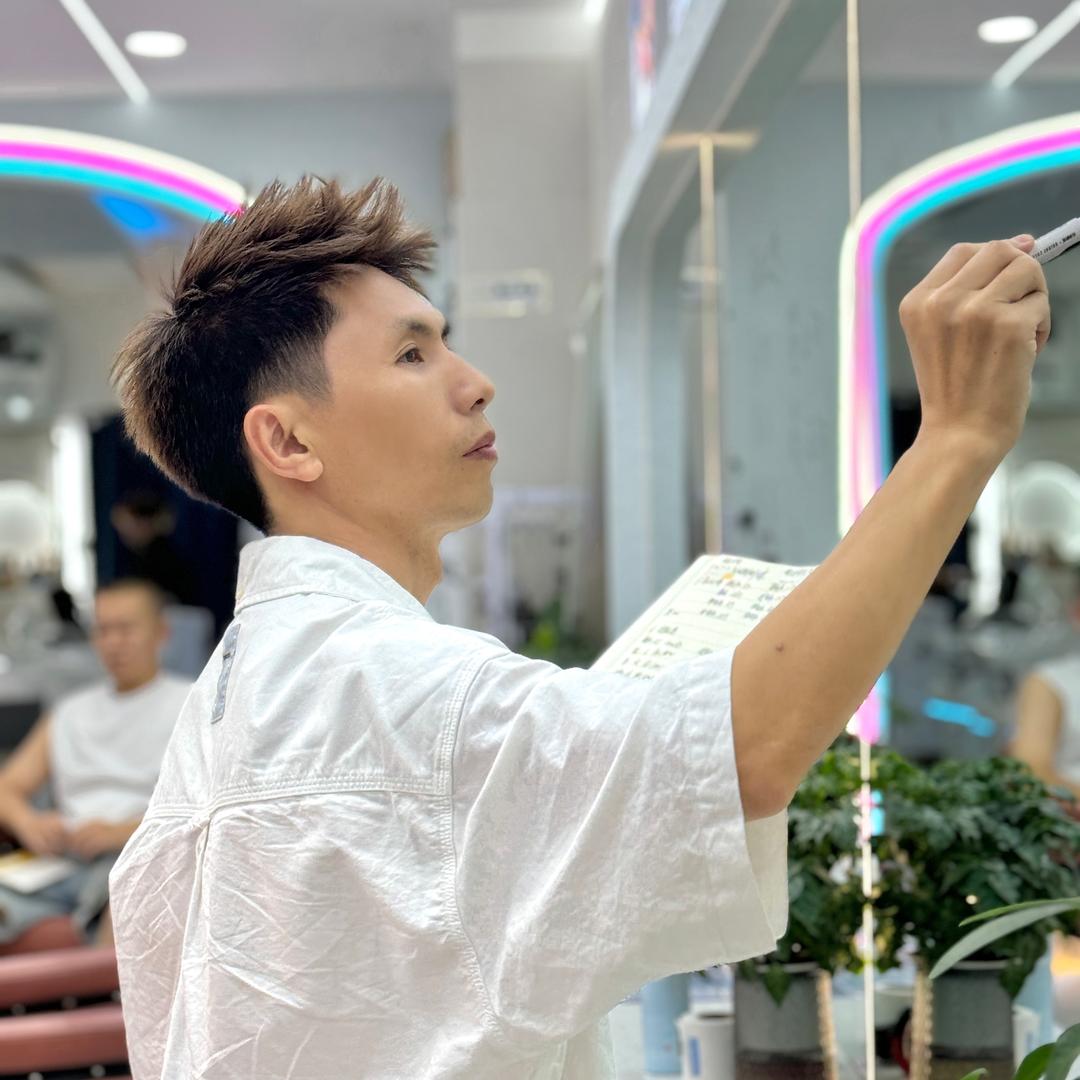 廖世焦点美发