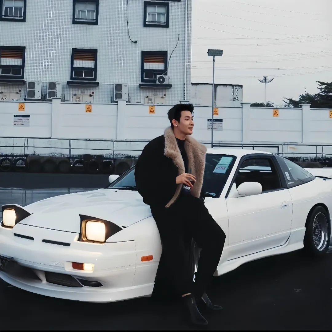 三三.