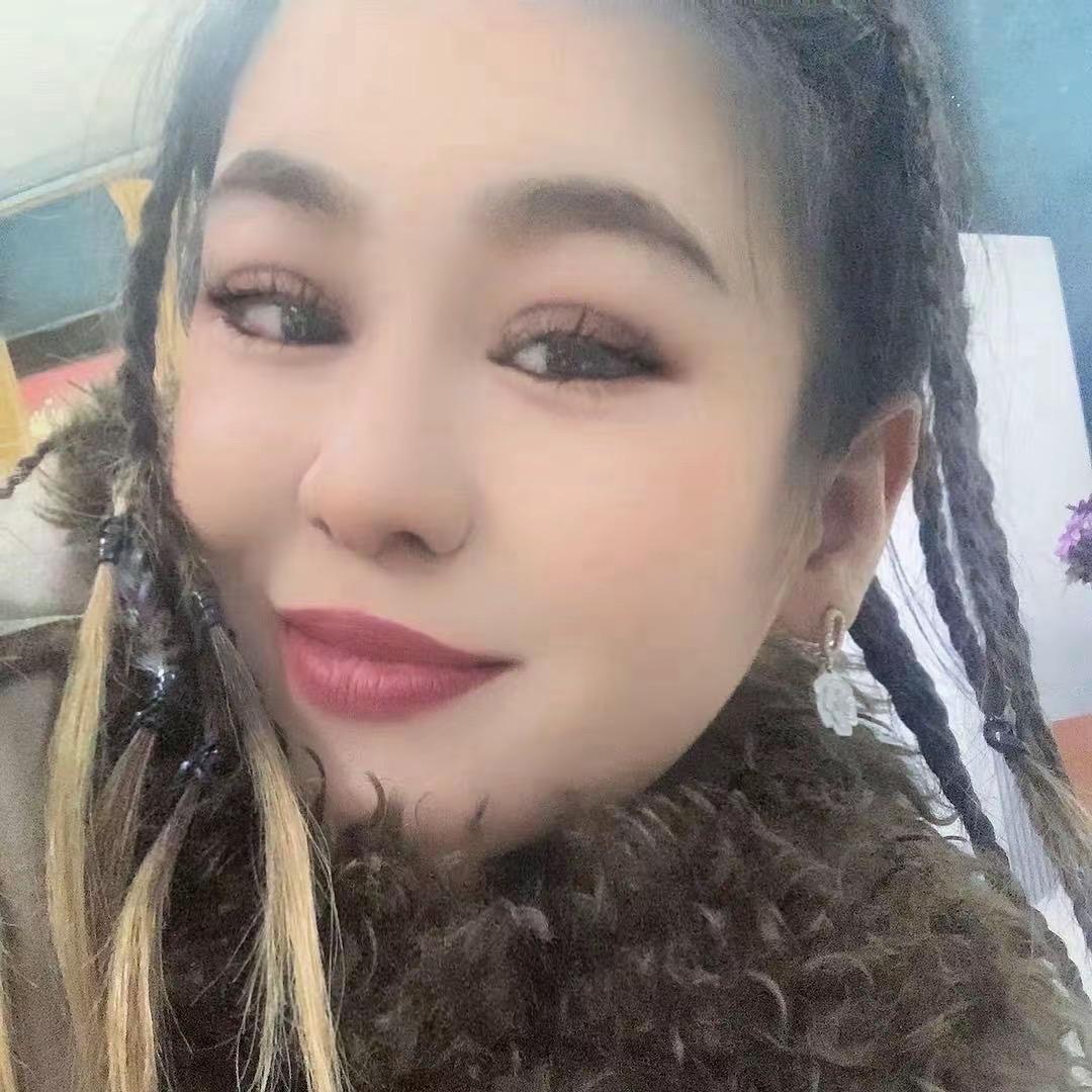 穆妮热批发女装店