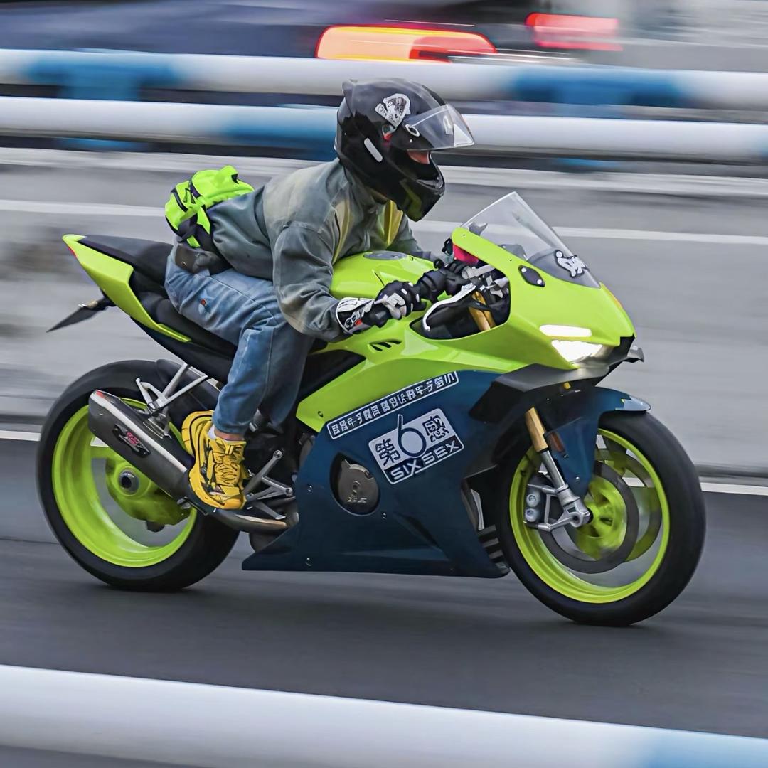 不会骑车的阿飞