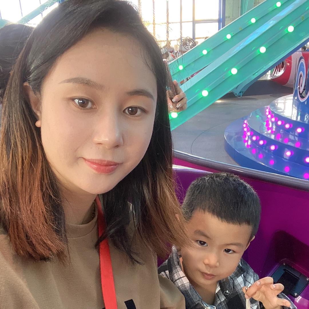 做蛋糕的小胖妹