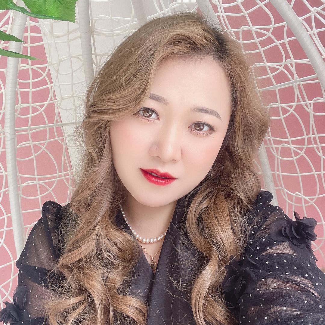 图市芊秀美业美甲师霞姐