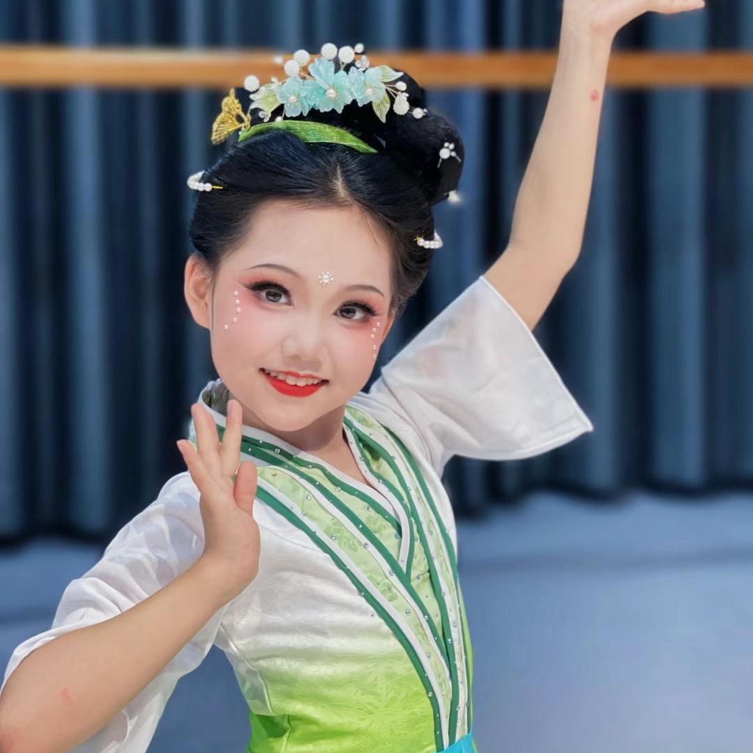 新军舞蹈小老板