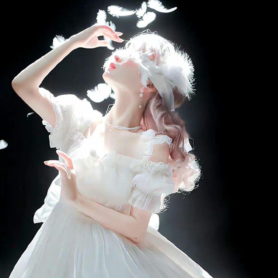 七月潮玩店小助理