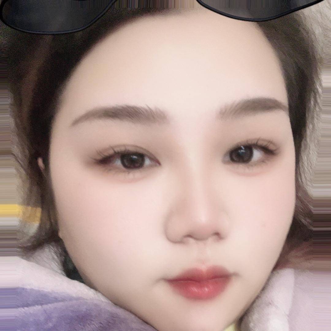 A、   依依。  🎀