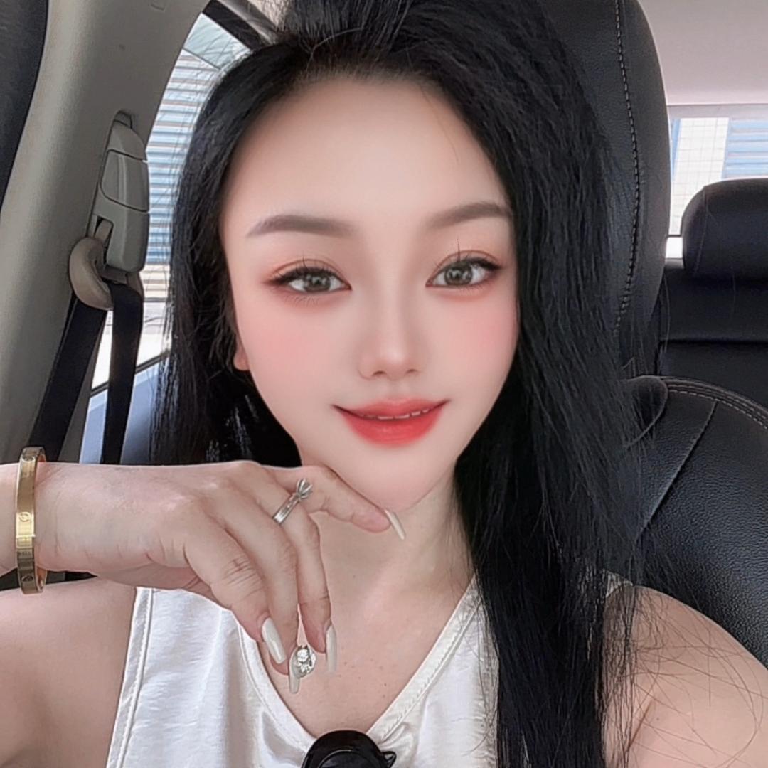 月月👄💫