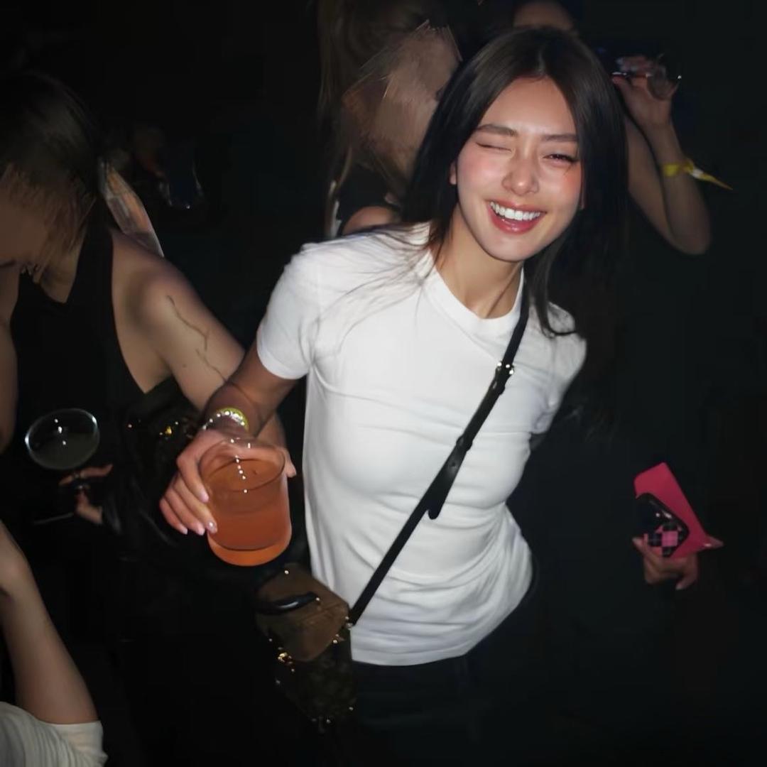 捅兄弟两刀只为讨萌妹开心