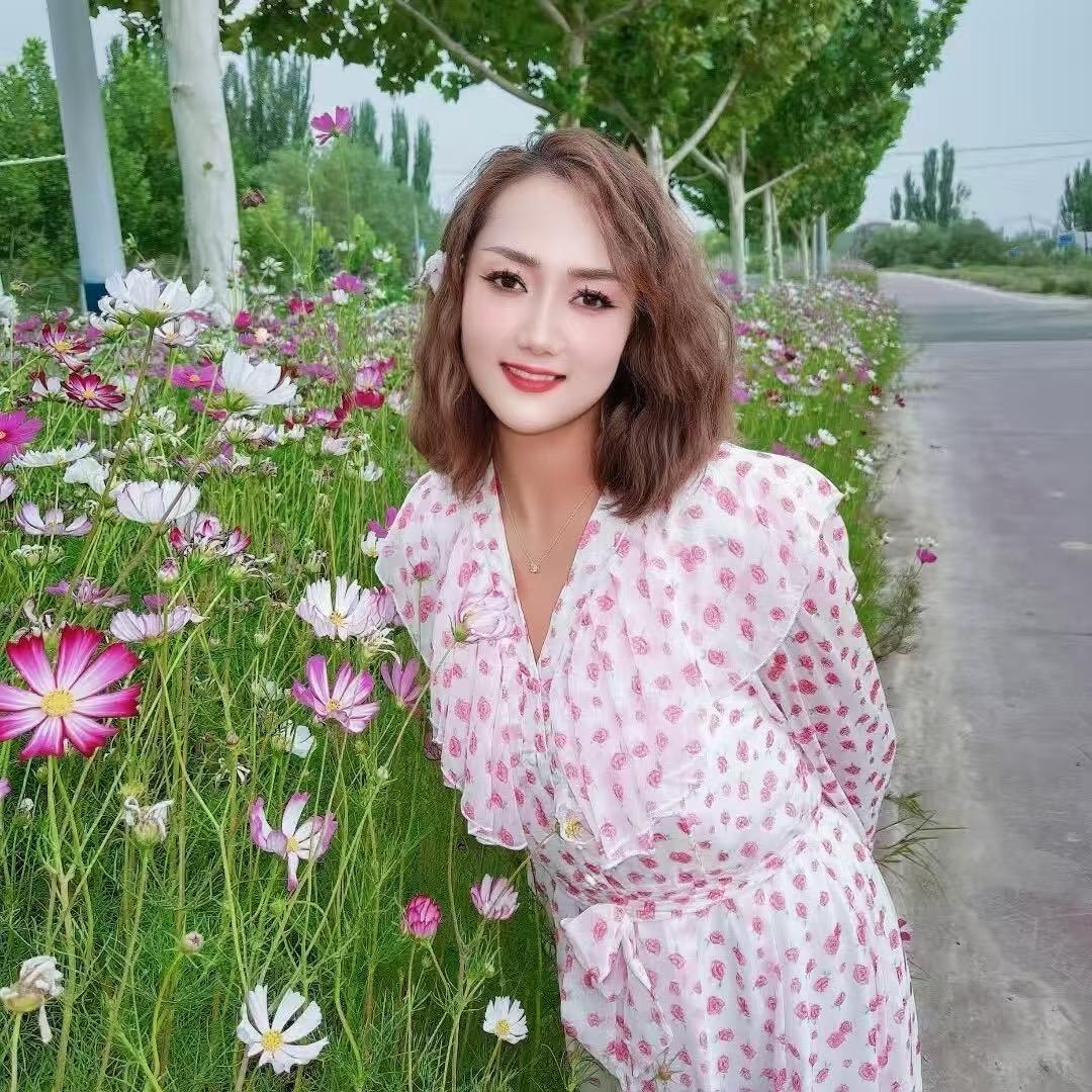 灰姑娘化妆造型婚礼礼服服务中心