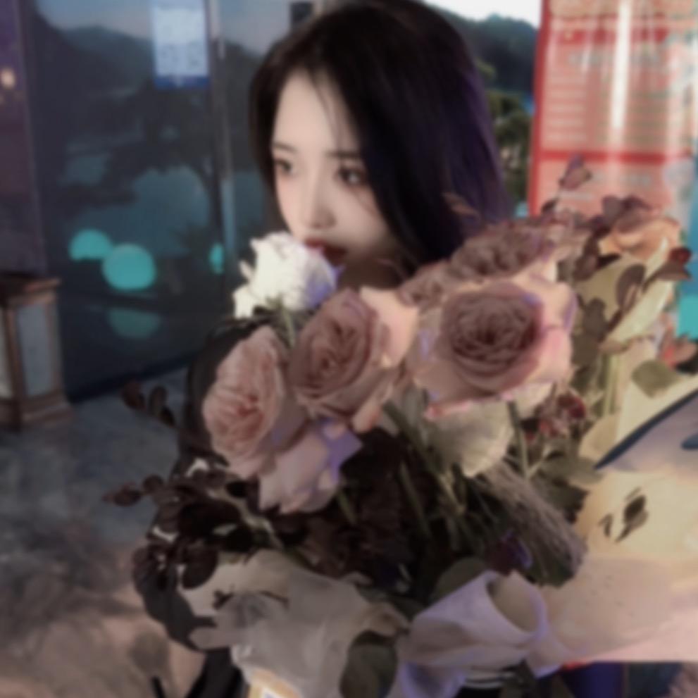 小小何💕