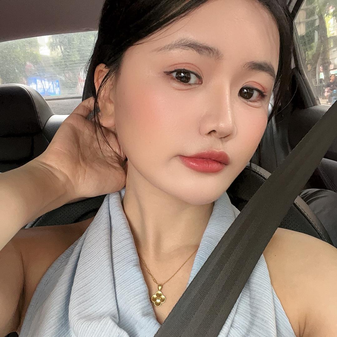 小彩虹👑277（中午12点直播）