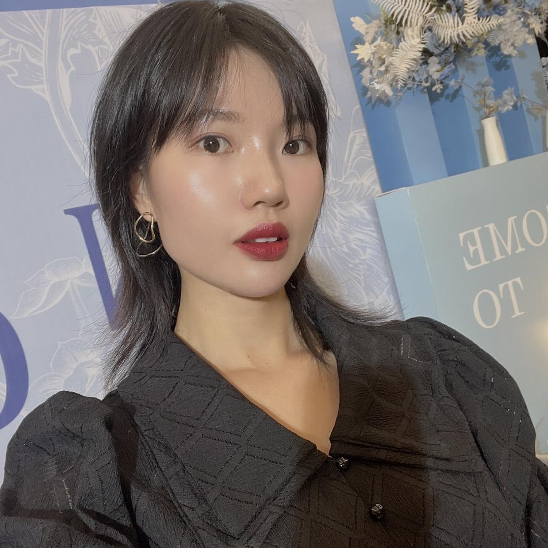 唯依妆典婚礼馆·Miss婉