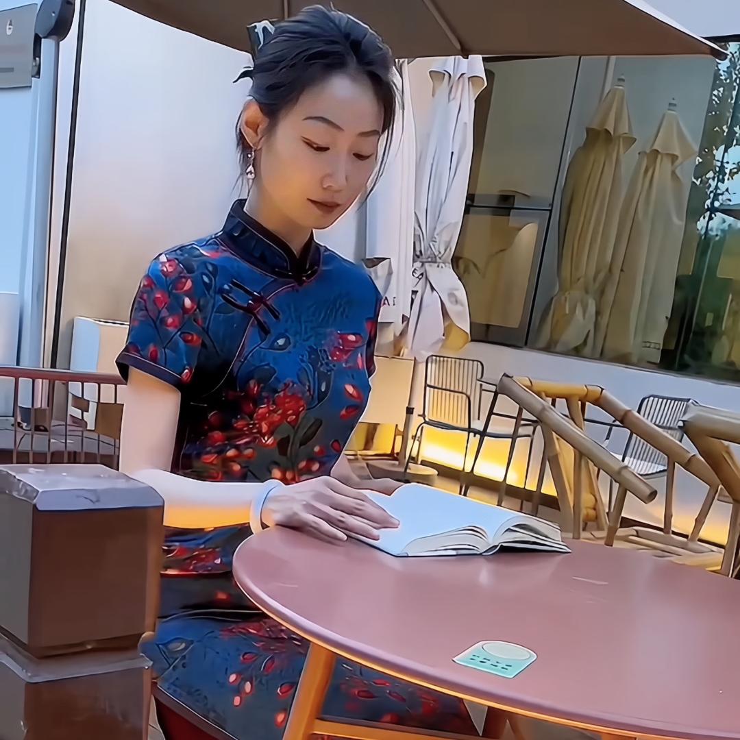 汀月白旗袍