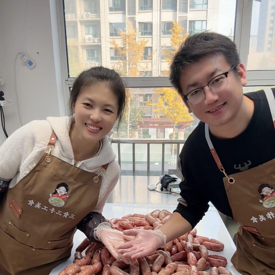 三食三私房鲜肉烤肠、馄饨