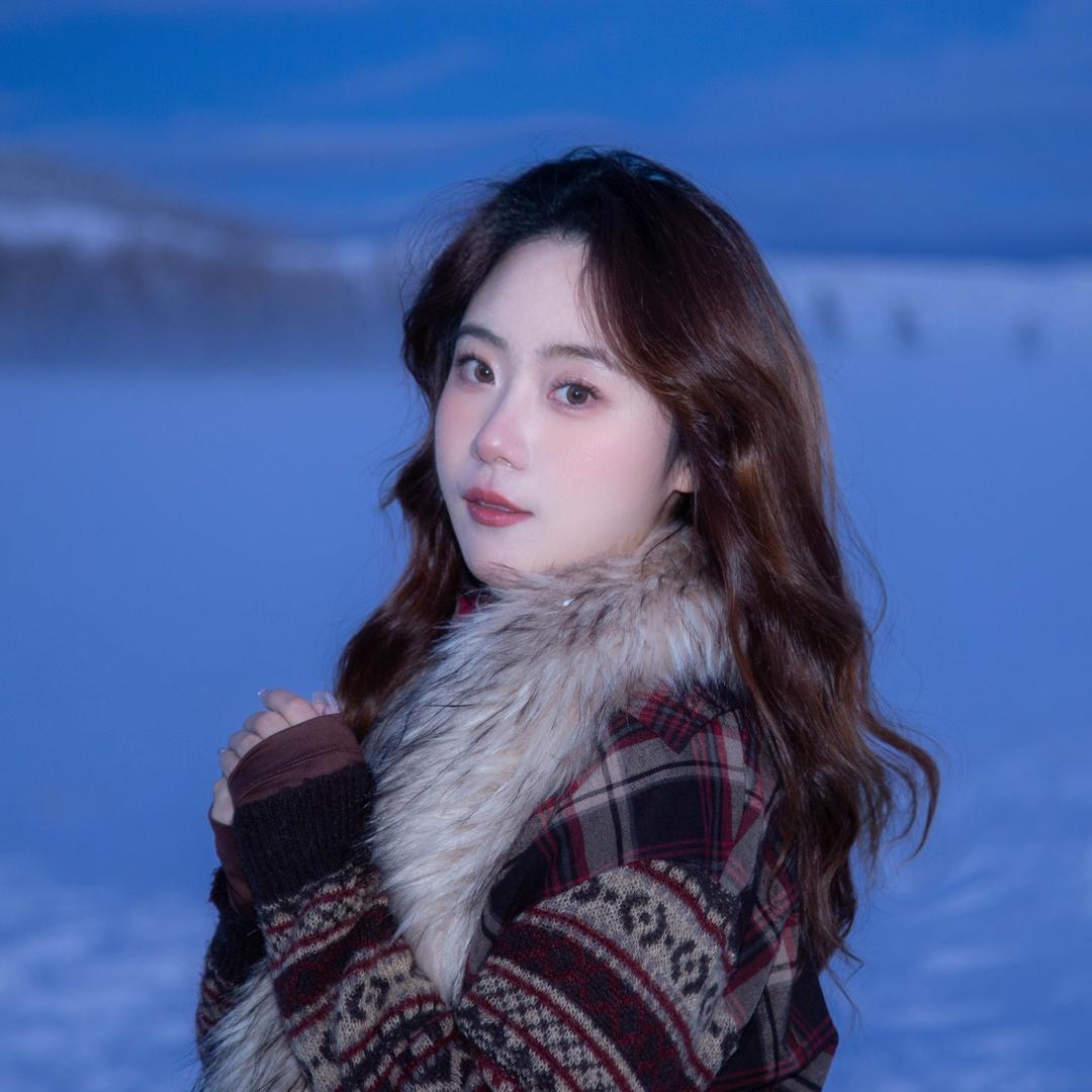 在拍照的王啾啾