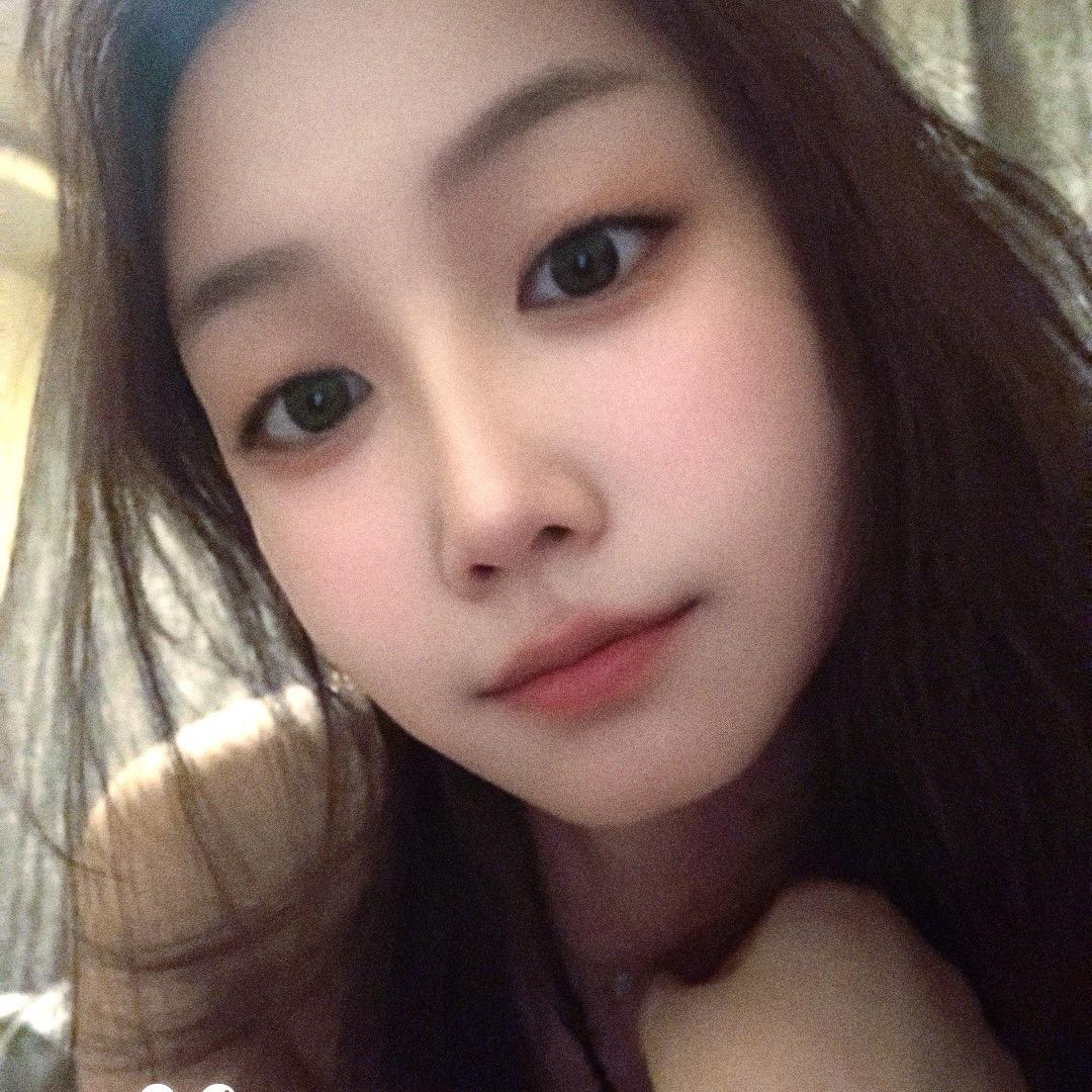 _  明月 💕