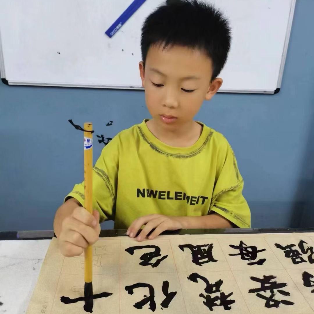 博睿睿