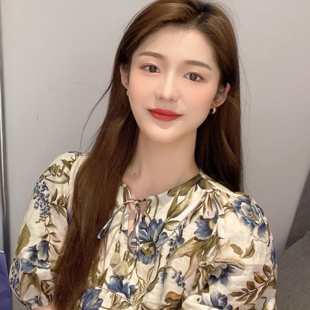 一杯冰美式。