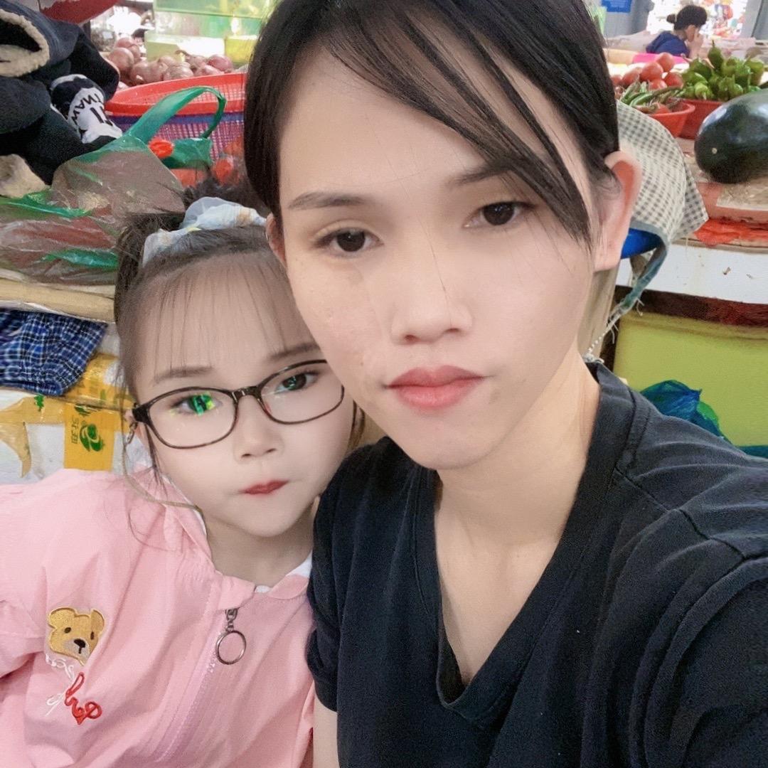 黑衬衫〆白色的格调