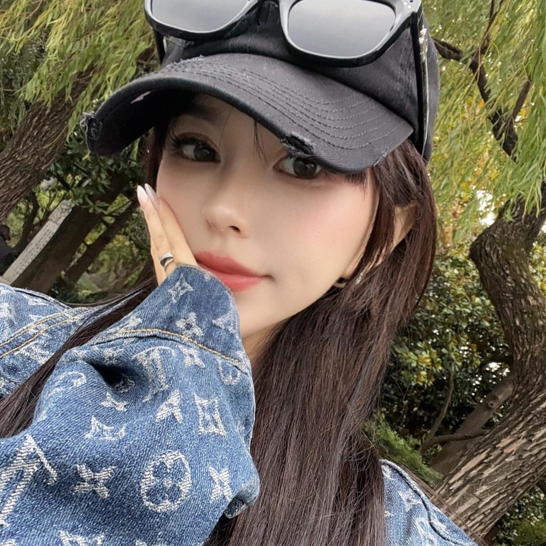 青青.