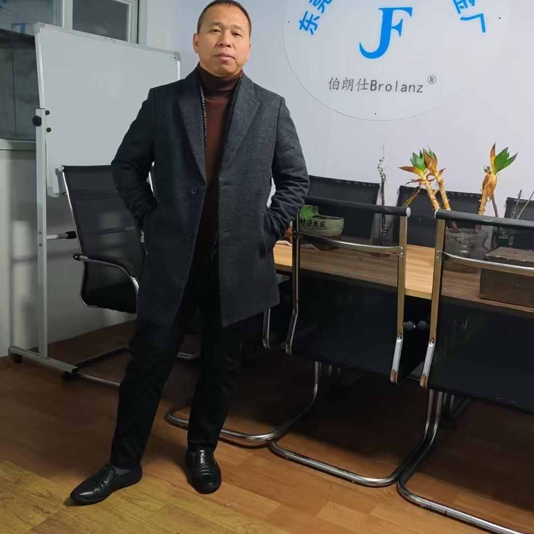 伯朗仕