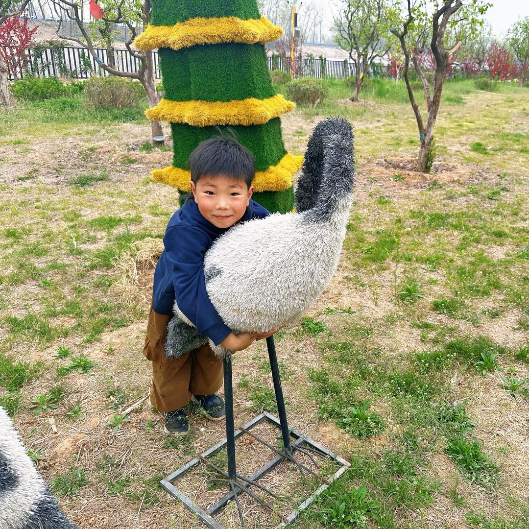 克丽缇娜，阿芳