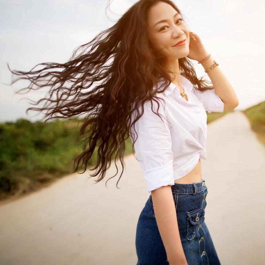 闫妮.
