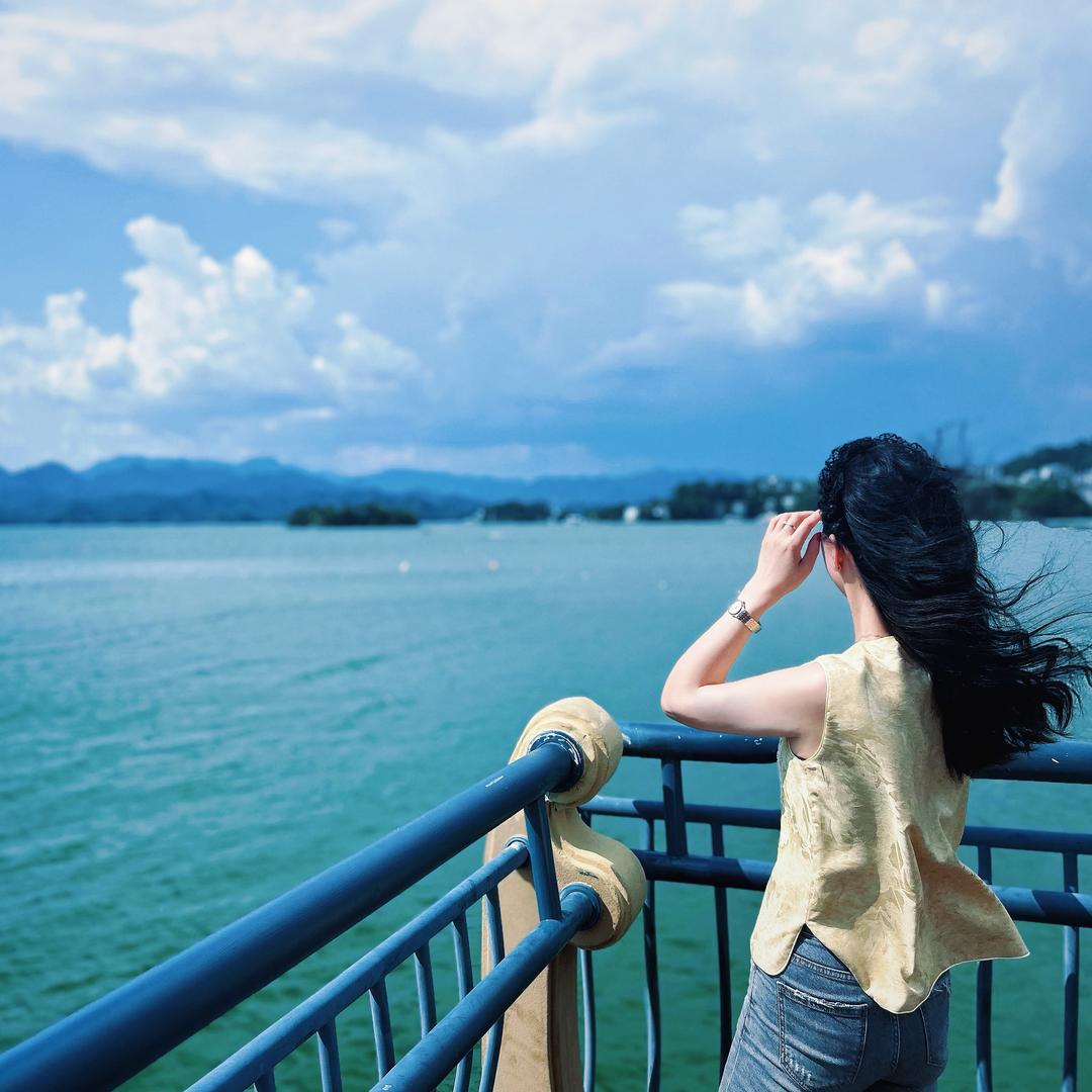 宁静：