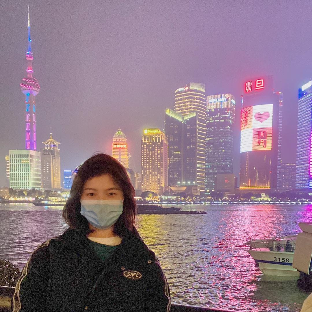 翠嘴打烂她的果