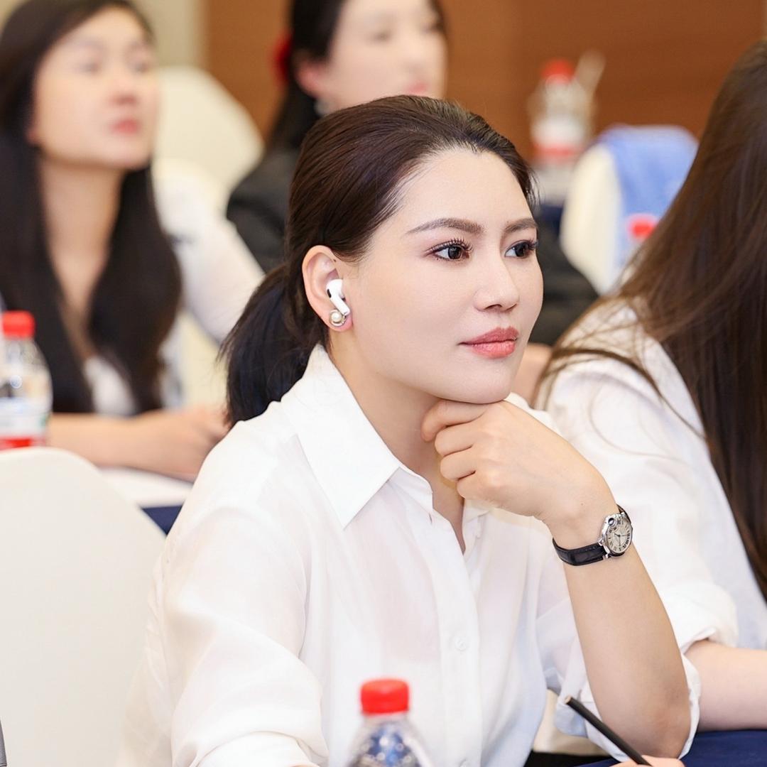 专业灯泡肌吴琼