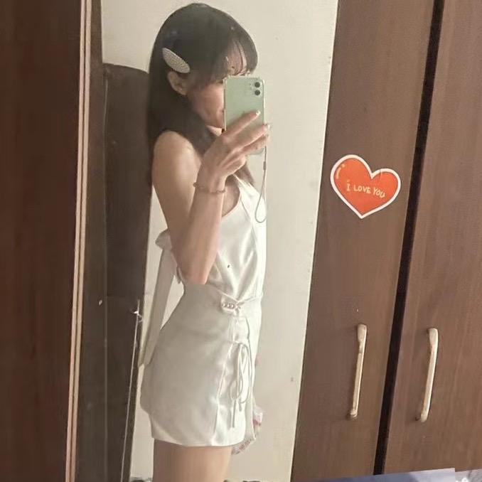 静静睡不醒        ╲